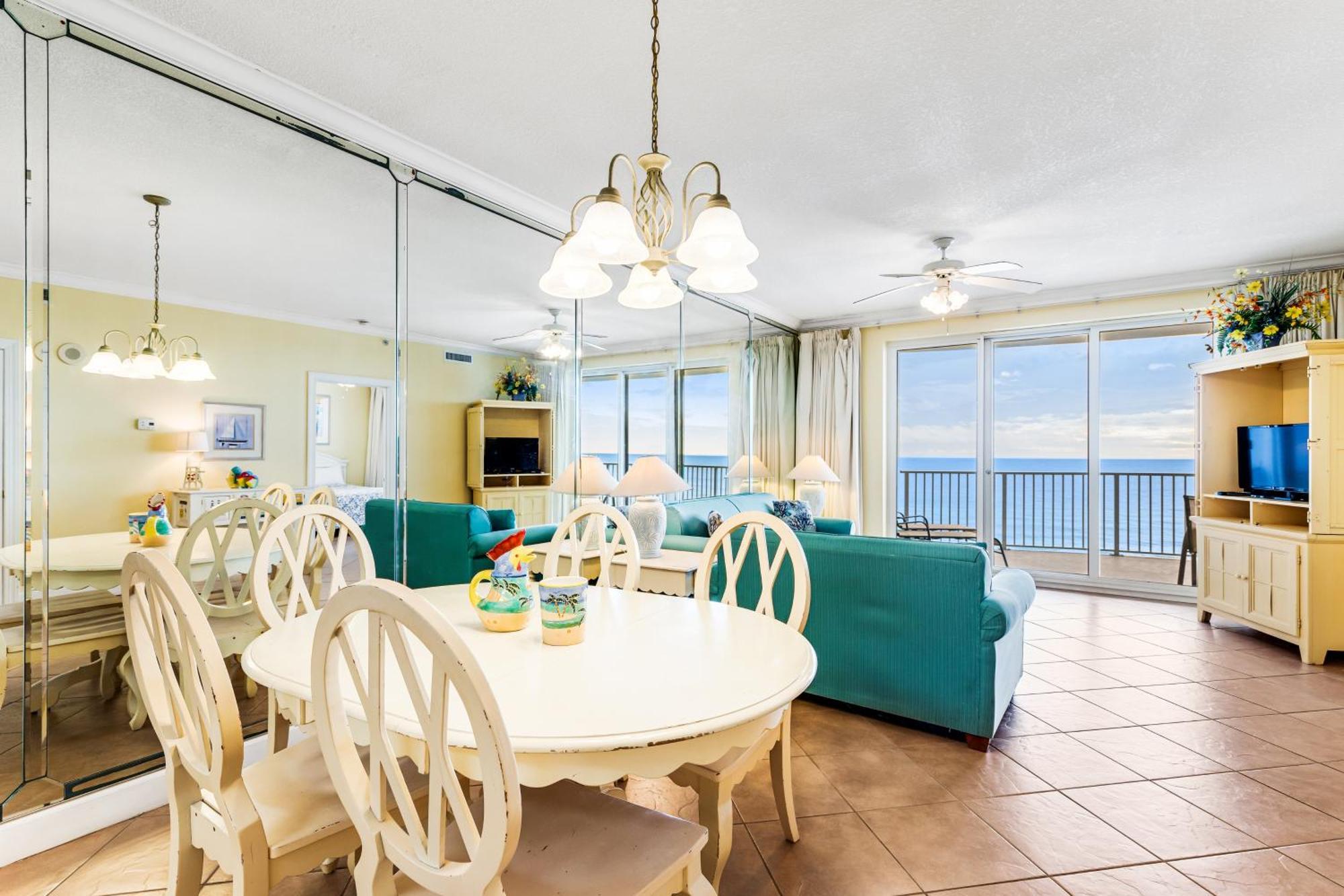 Twin Palms Apartment